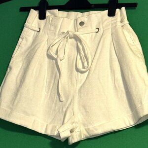 Gilli White Denim Paper Bag Waist Shorts - Size Large